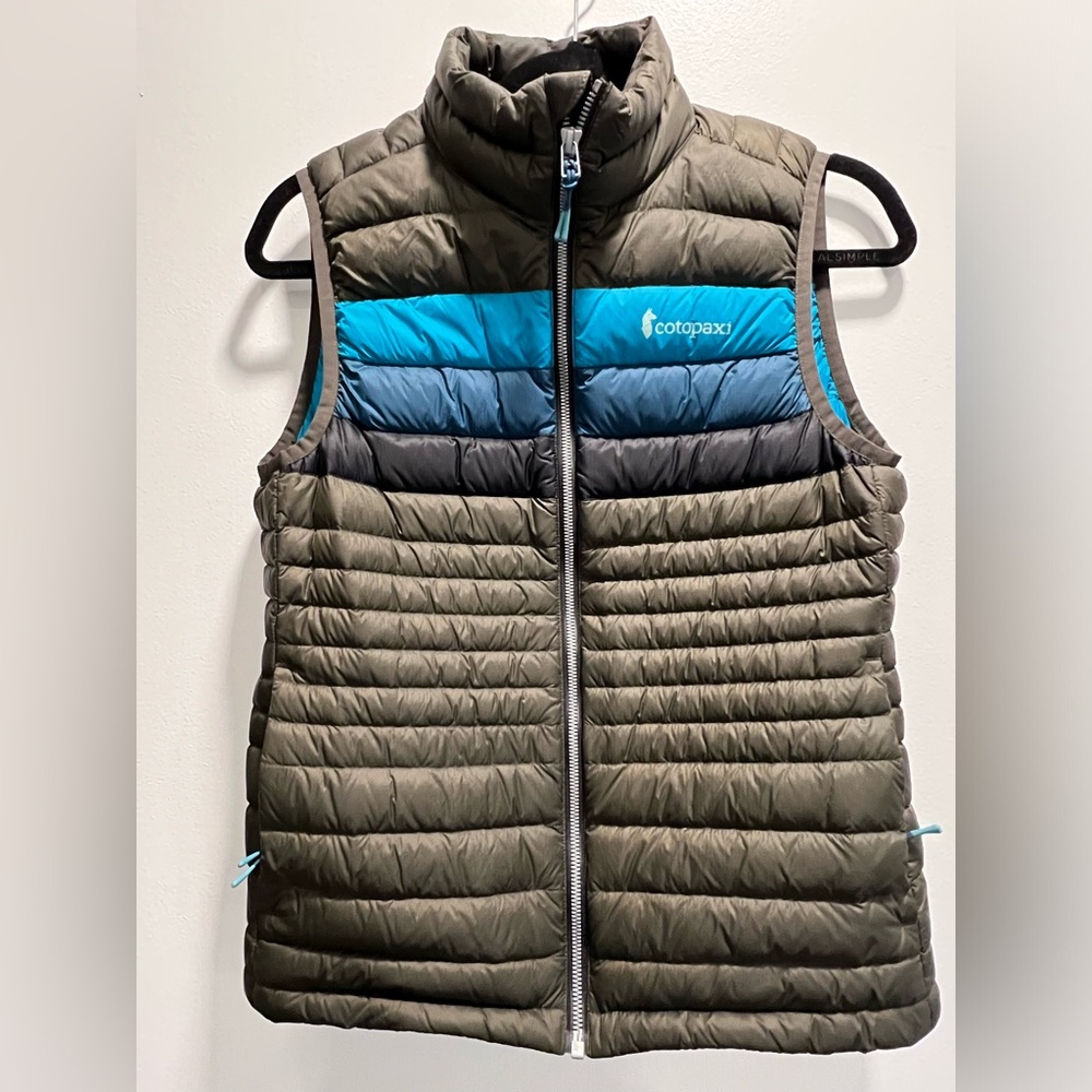Cotopaxi vest size small. Super cute! Clean smoke free home!